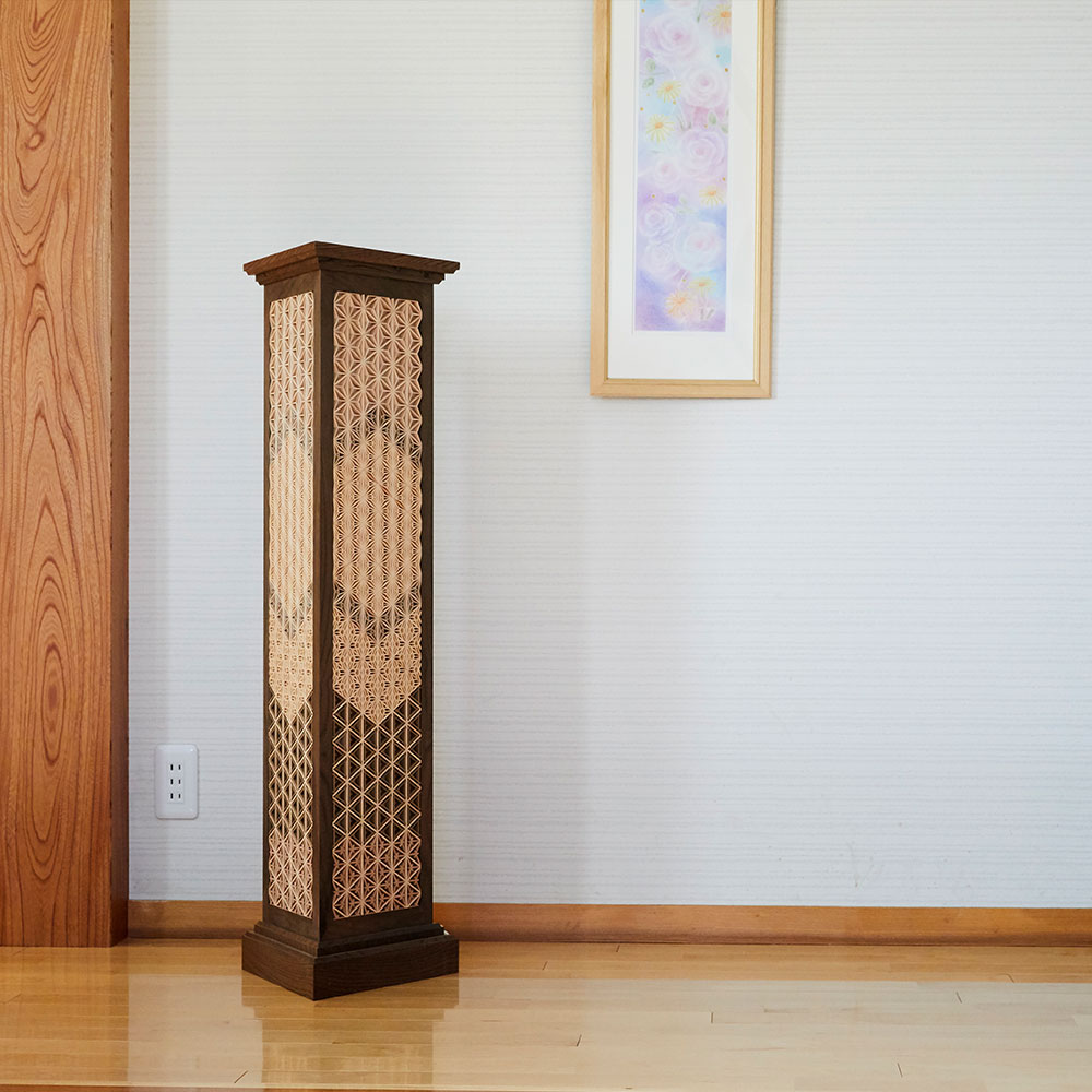 組子の行灯 ( 天然の埋もれ木 : 神代ケヤキ使用 ) 卓越技能師の作品 【 組子 行灯 伝統工芸 匠 職人 ランプ 照明 間接照明 和室 純和風 インテリア レトロ 手作り ハンドメイド 天然 神代 ケヤキ 欅 】 RT1255