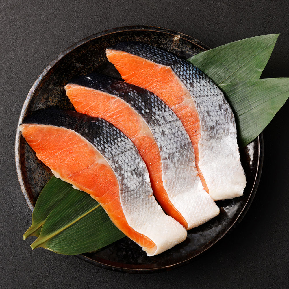 鮭 無添加 紅鮭 1尾まるごと 厚切り 切り身 小分け 冷凍 甘塩 特特サイズ さけ 塩竈市|4506579