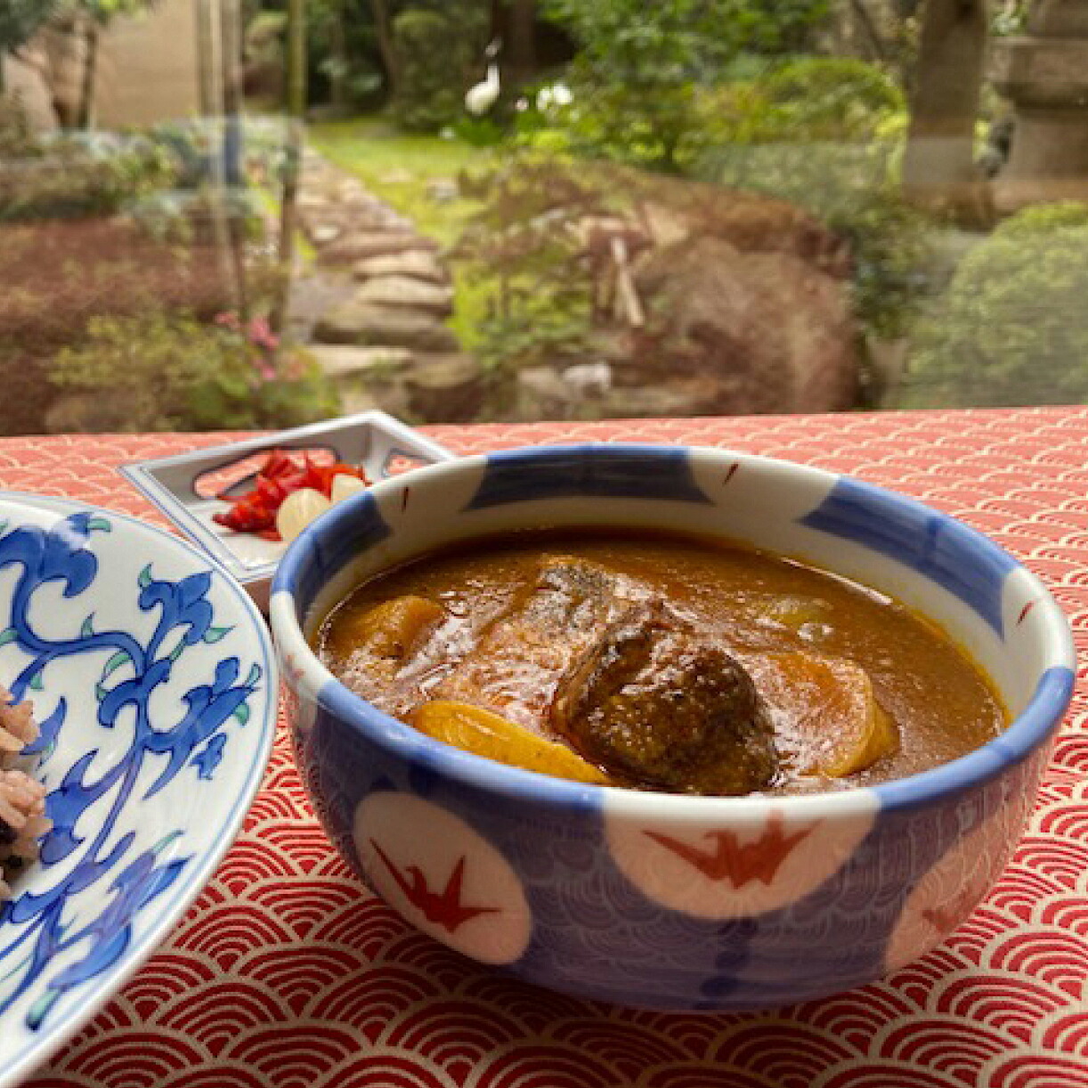 【お肉がゴロゴロ！】 ポーク カレー 4食分 レトルト 冷凍  国産 豚肉 4個 計1.6kg 越後もち豚 野菜 レトルトカレー  家庭用 非常食 保存食 備蓄 志まや 新潟 新発田 J33_01