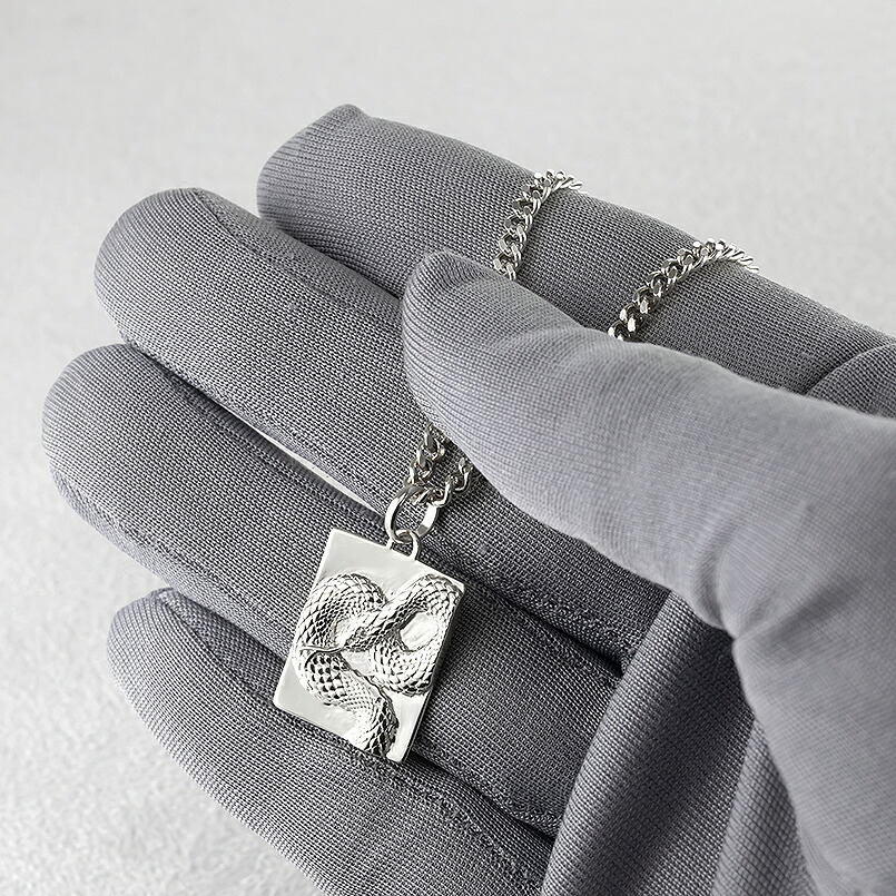 ヘビ 蛇 プラチナ ペンダントトップ スネーク ネックレス ダイヤ 0.005ct ペンダント 大ぶり pt900 干支 巳年 ジュエリー シンプル 贈り物241017sh202dpm SWAA229