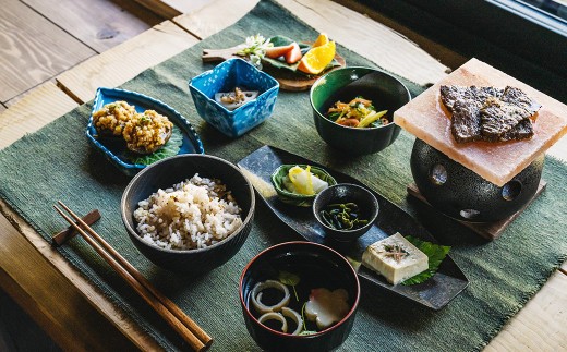1泊2食2サウナ しいたけの間 休日（金、土、祝前日） 大人3名様 | つづやビレッジ 1泊2食 宿泊 サウナ