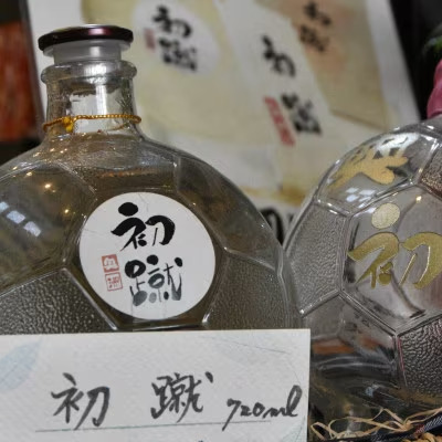 日本酒 奥洲屋 オリジナル 吟醸 酒「初蹴」720ml 静岡 藤枝 サッカー 地酒 お酒 志太泉 ギフト プレゼント 贈答 贈り物 祝い 記念日 静岡県 藤枝市