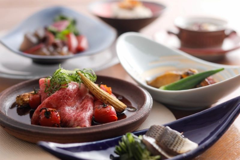 美食の隠れ家プロヴァンス 宿泊ギフト券(30,000円分) /伊勢志摩 伊勢 志摩 三重 旅行 観光 いせ しま かんこう りょこう チケット 旅行券 宿泊 トラベル 金券 食 レストラン リゾート