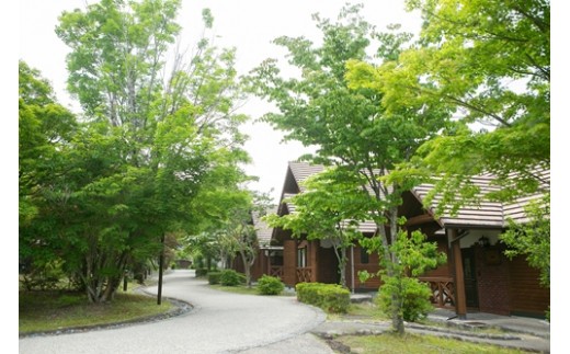 奥伊勢 フォレストピア 宮川山荘 利用券 1000円分×30枚/利用期限なし チケット クーポン券 宿泊 入浴 BBQ バーベキュー アスレチック レンタサイクル 温泉 レストラン 喫茶店 体験 宿泊