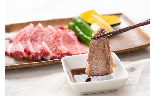 松阪牛 肩ロース 焼肉用 700g / 冷凍 多気郡農協 和牛 黒毛 特産品 松阪肉 牛肉 お肉 肉 ブランド牛 焼肉 焼き肉 ご自宅用 家庭用 ギフト 贈答用 産地直送 松阪 牛 赤身 霜降り 三重