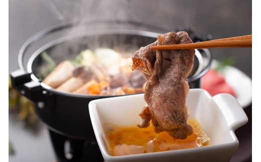 松阪牛 モモ または ウデ すき焼き用 850g / 冷凍 多気郡農協 和牛 黒毛 特産品 松阪肉 牛肉 お肉 肉 ブランド牛 すき焼き 鍋 薄切り ご自宅用 家庭用 ギフト 贈答用 産地直送 松阪