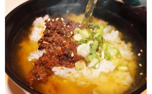 松阪牛 入り まかないそぼろ 100g×8P 計800g／瀬古食品 JGAP認定 松阪肉 名産 お取り寄せグルメ 牛肉 お肉 肉 和牛 黒毛和牛 国産 国産牛 ブランド牛 豚肉 ご自宅用 家庭用 小分