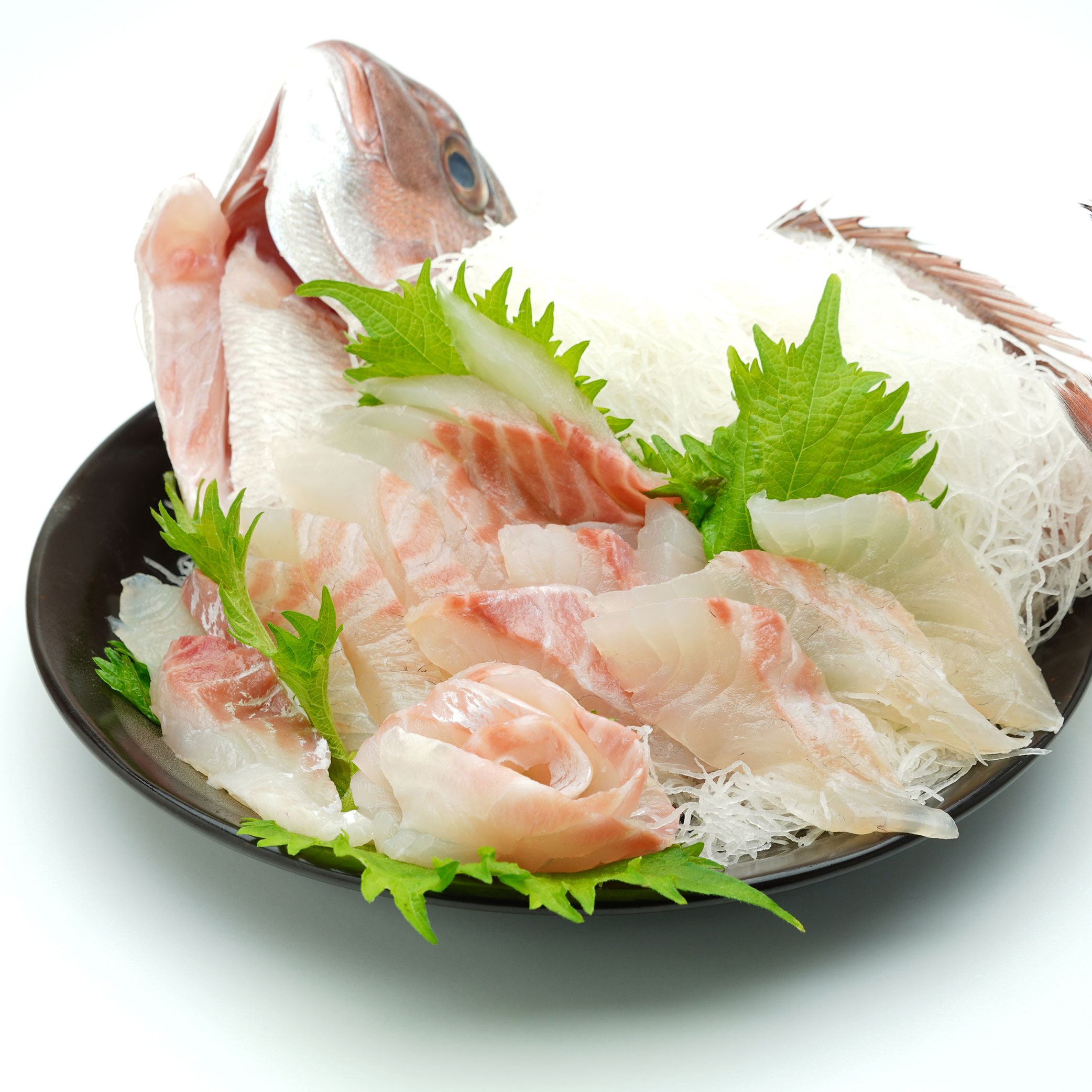 真鯛 タイ 1尾分 まるごと 鯛 タイ たい tai マダイ まだい 養殖 お祝い 刺し身 刺身 お刺身 鯛めし 鯛茶漬け 鯛しゃぶ 塩焼き 煮付け 焼き物 アレンジ 冷蔵 新鮮 産地直送 三重県