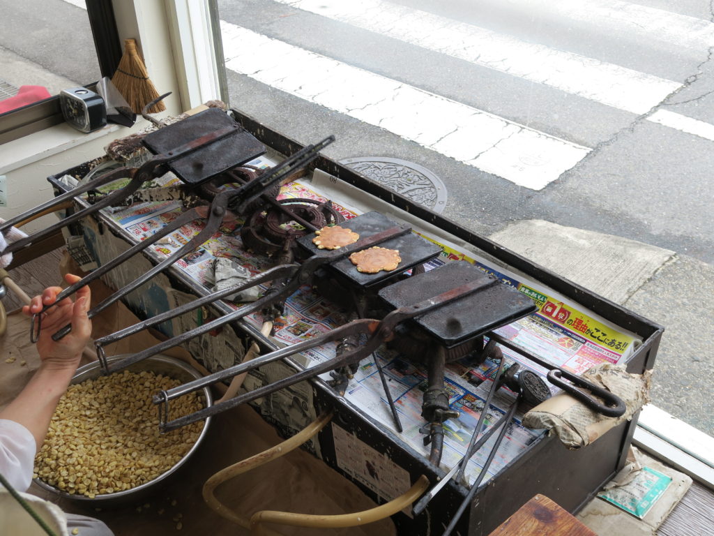 お友達にもプレゼント バラまき用 たまごせんべいアラカルト20袋 畠山製菓 奈良県 奈良市 なら 18-011