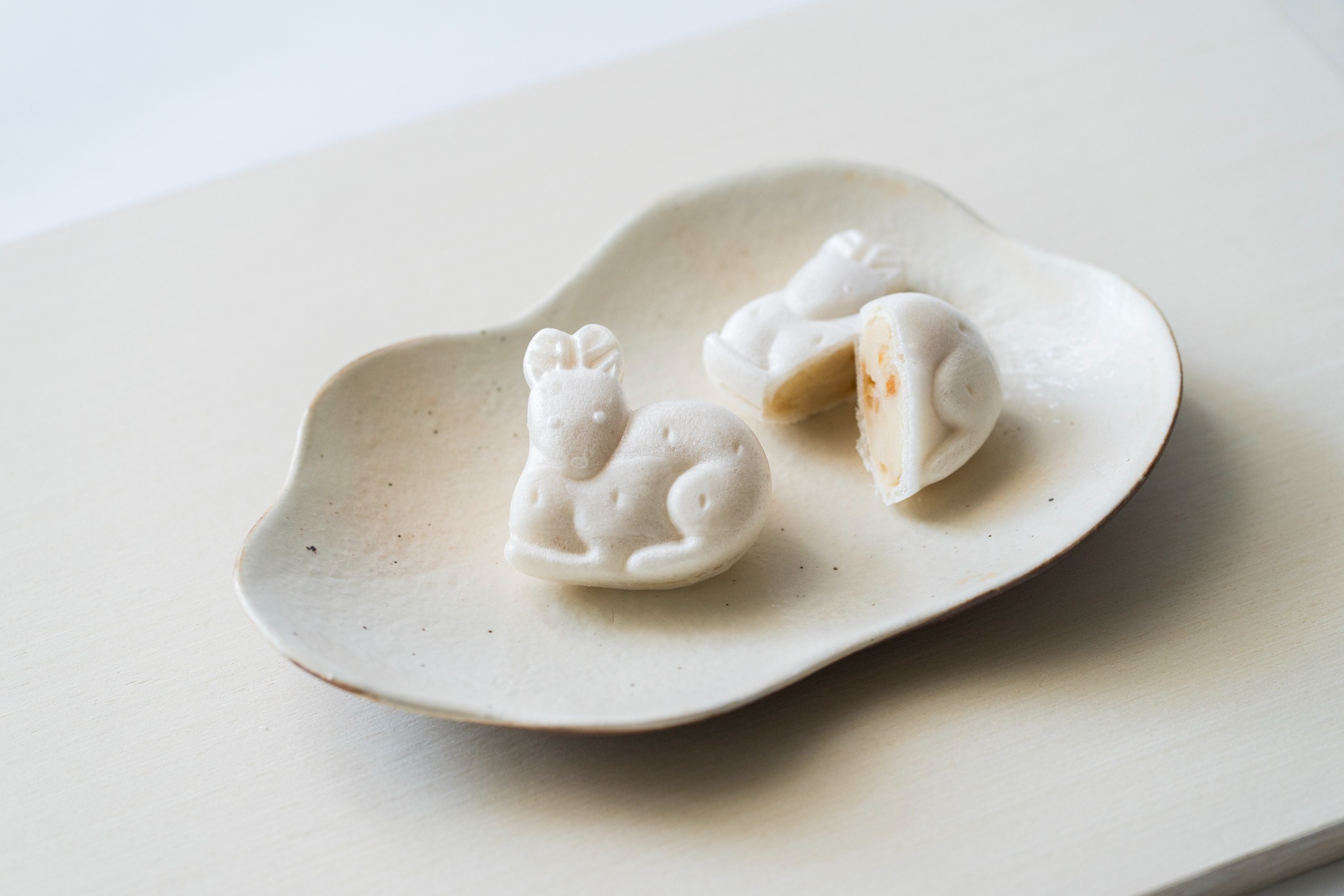 神鹿物語詰め合わせ（24個入り） 伝統菓子 銘菓 お菓子 鹿 スイーツ デザート おやつ 小分け 贈り物 ギフト プレゼント お土産 最中 名物 特産品 奈良名物 土産 銘菓 グルメ 奈良スイーツ