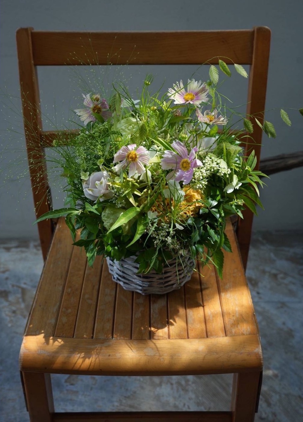 フラワーアレンジメント Sサイズ【3か月定期便】花 花束 ブーケ アレンジ プレゼント 贈り物 花のある生活 ドライフラワー 生花 お祝い 記念日 株式会社KACHA 奈良県 奈良市 なら