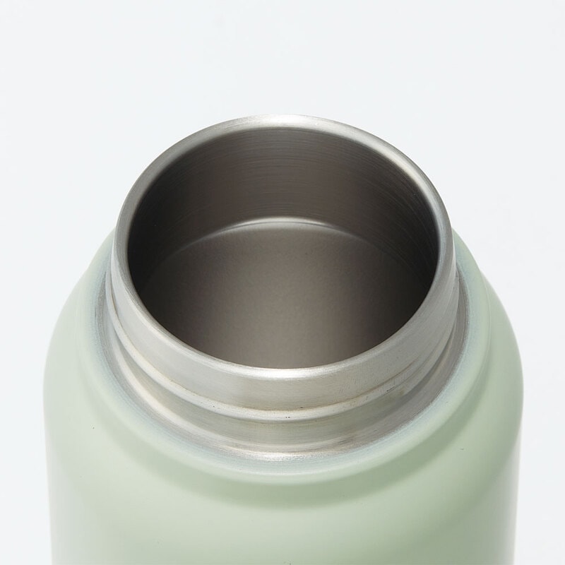 スクリューハンドル付きマグボトル500ml 水筒 保温保冷「くすみグリーン 」 〈スケーター株式会社〉 チタン製 マグボトル 水筒 アウトドア 直飲み 洗いやすい奈良県 奈良市 なら