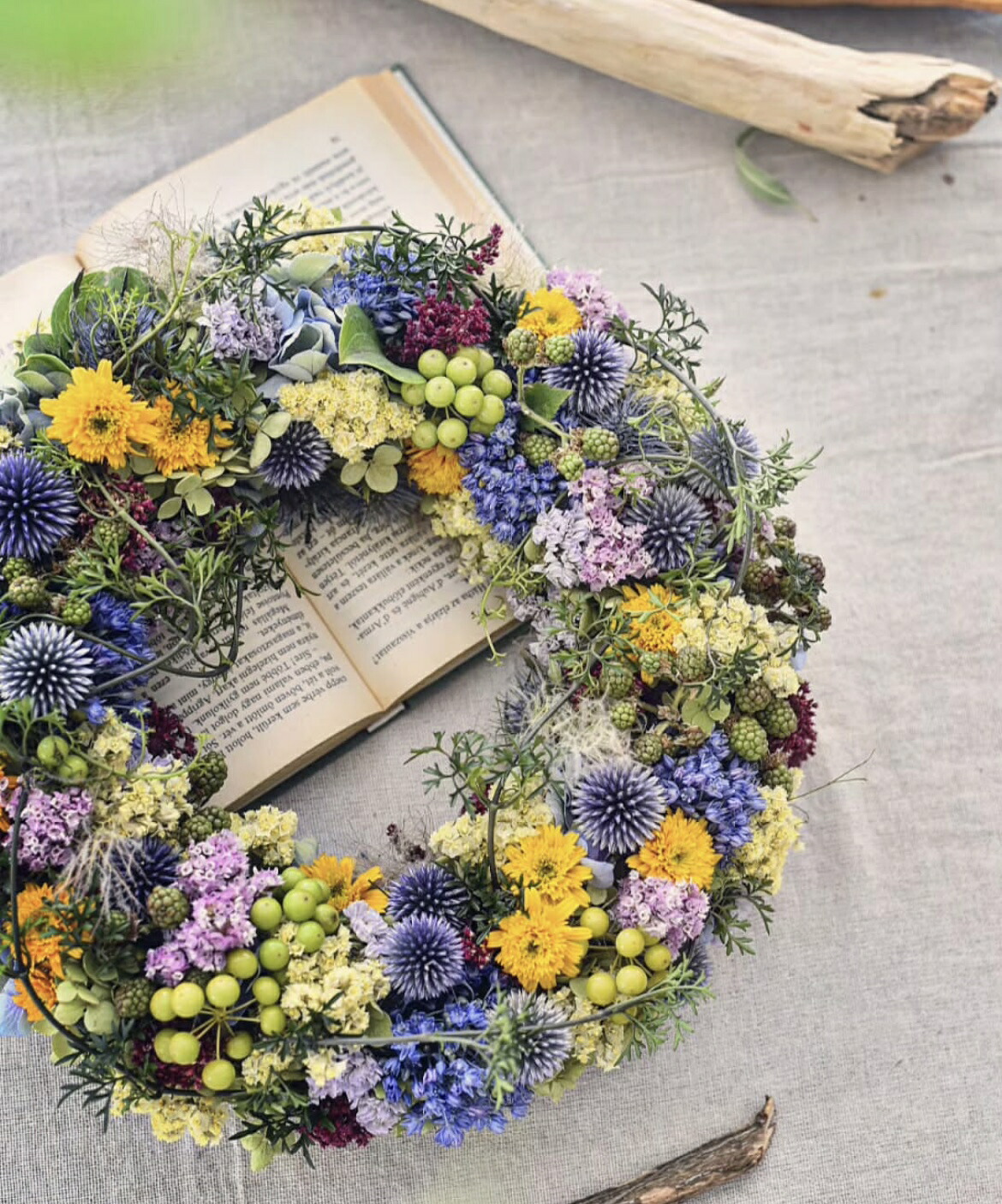 フラワーアレンジメントMサイズ【3か月定期便】花  花束 ブーケ アレンジ プレゼント 贈り物 花のある生活 ドライフラワー 生花 お祝い 記念日 株式会社KACHA 奈良県 奈良市 なら