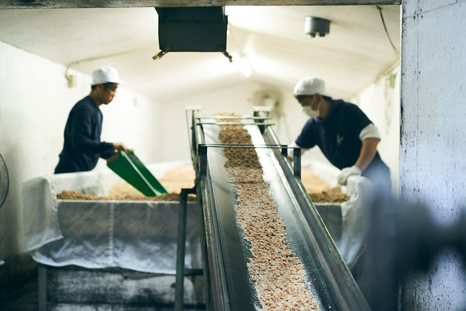 味噌 奈良 の地に根付いた 生味噌 五徳味噌 4kg 樽詰め 赤味噌 京畿 大和 山城 摂津 河内 泉 地方 に古くから伝わる 多糀 自然醸造 酒精無添加 米 大豆 国産大豆 国産米 イゲタ
