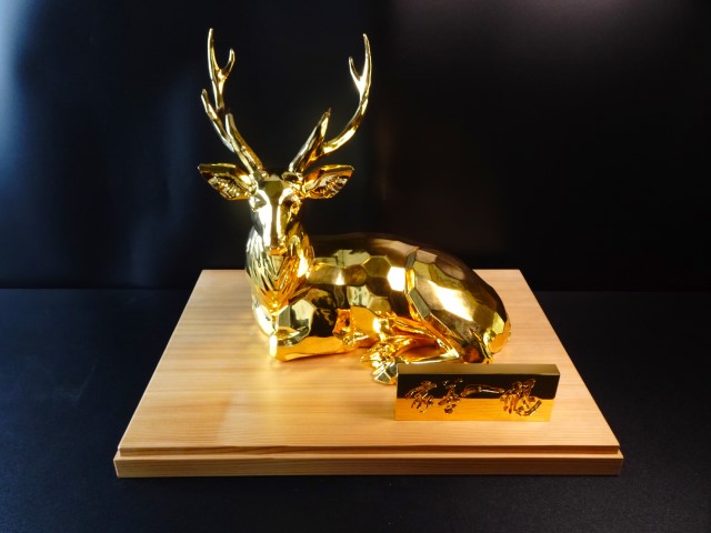 ケース入り鹿のレプリカ１体(大) W-05
