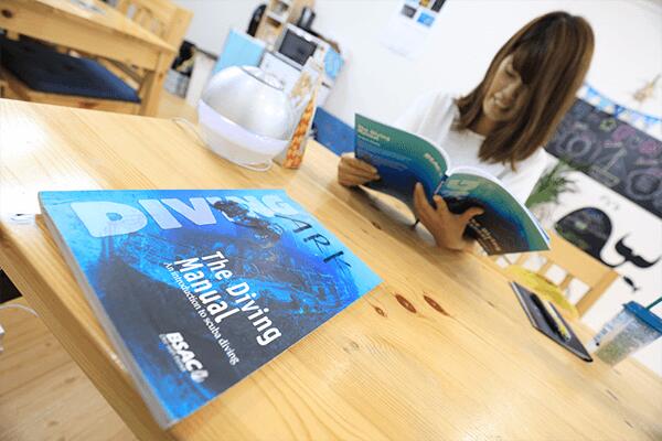 ダイビング スポーツダイバーコース 1名様分　潜れる海のフィールドが広くなり、潜れるポイントが格段に増えます。 スキューバダイビング チケット【ark103A】