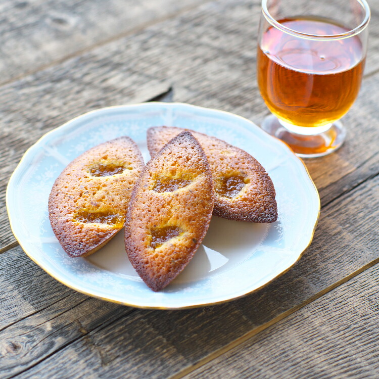 串本産の金柑とトルコ産のヘーゼルナッツの濃厚マドレーヌ（18個入り）【cel100A】