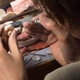 室戸市産赤サンゴ シャムネコのシルバーブローチ