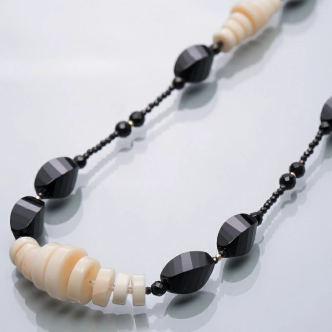 白サンゴ・オニキスのデザインネックレス【ロング】| アクセサリー ネックレス ジュエリー 珊瑚 赤珊瑚 宝石 サンゴ プレゼント クリスマス バレンタイン カジュアル レディース シンプル 贈答用