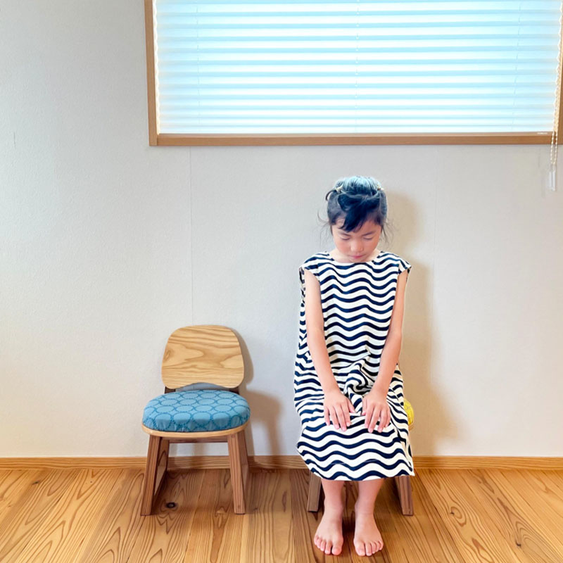 子ども の いす まごまごの 椅子 キッズ用 子供用 こども チェア chair 折りたたみ ダイニング インテリア 玄関 木製 腰掛 イス 無垢材 杉 ホワイトアッシュ 家具 おしゃれ 人気 おすす