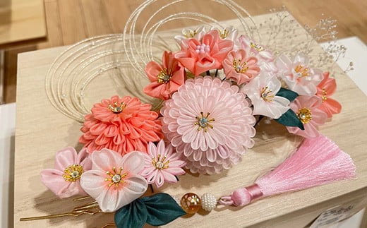 【つまみ細工の髪飾り 花明かり】 [M548-1] つまみ細工 髪飾り 絹100％ 成人式 七五三 結婚式 花 水引 絹 寿 花 フラワー ヘアアクセサリー ホワイト 振袖向け 卒業式 和装 着物