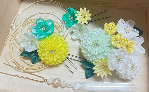 【つまみ細工の髪飾り 麗らか 緑】 [M550-1] つまみ細工 髪飾り 絹100％ 成人式 七五三 結婚式 花 水引 絹 寿 麗らか 緑 花 Uピン式 ヘアアクセサリー グリーン 振袖向け 卒業式