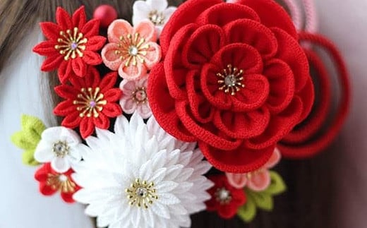 【つまみ細工の髪飾り 牡丹×万寿菊 ちりめん 紅白】 [M557-1] つまみ細工 髪飾り 一越ちりめんレーヨン 成人式 七五三 結婚式 花 水引 絹 寿 牡丹×万寿菊 ちりめん 花 Uピン式 ヘアアクセサリー