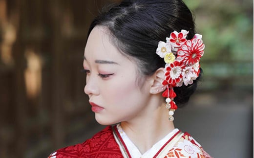 【つまみ細工の髪飾り 祝花 赤】 [M564-1] つまみ細工 髪飾り 絹100％ 成人式 七五三 結婚式 花 水引 絹 寿 菊 花 Uピン式 ヘアアクセサリー ホワイト 振袖向け 卒業式 和装 着物