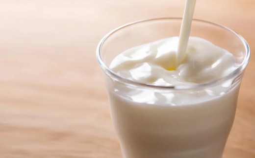 【低温殺菌】ミルン牧場のクリームライン牛乳 800ml×1本 毎週定期便4回(1ヶ月)【人気 ノンホモ 低温長時間殺菌 牛乳】(H102140)